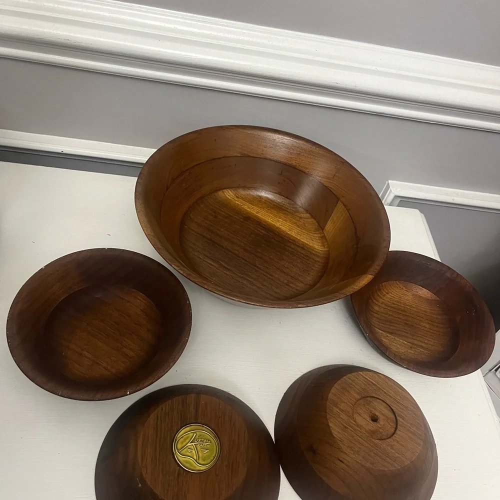Elegant Wooden‎ Bowl Set